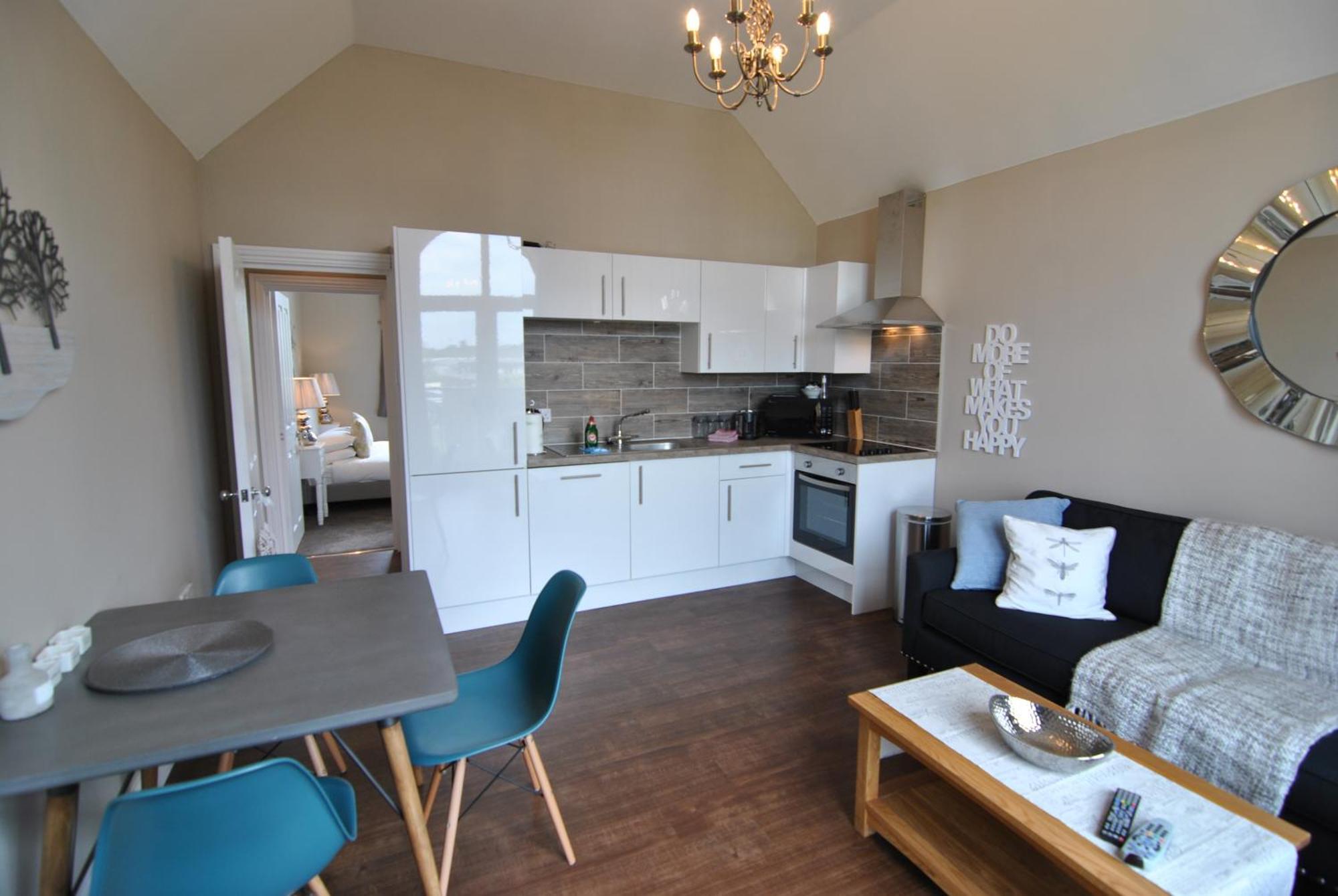 Lord Raglan House Apartments 2Br With Parking ウィンザー エクステリア 写真