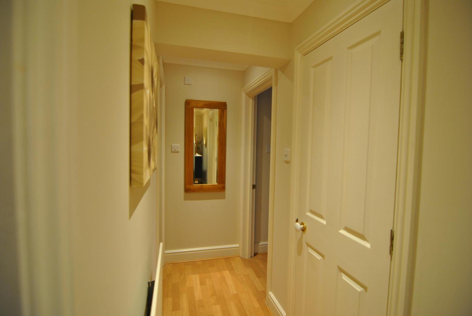 Lord Raglan House Apartments 2Br With Parking ウィンザー エクステリア 写真