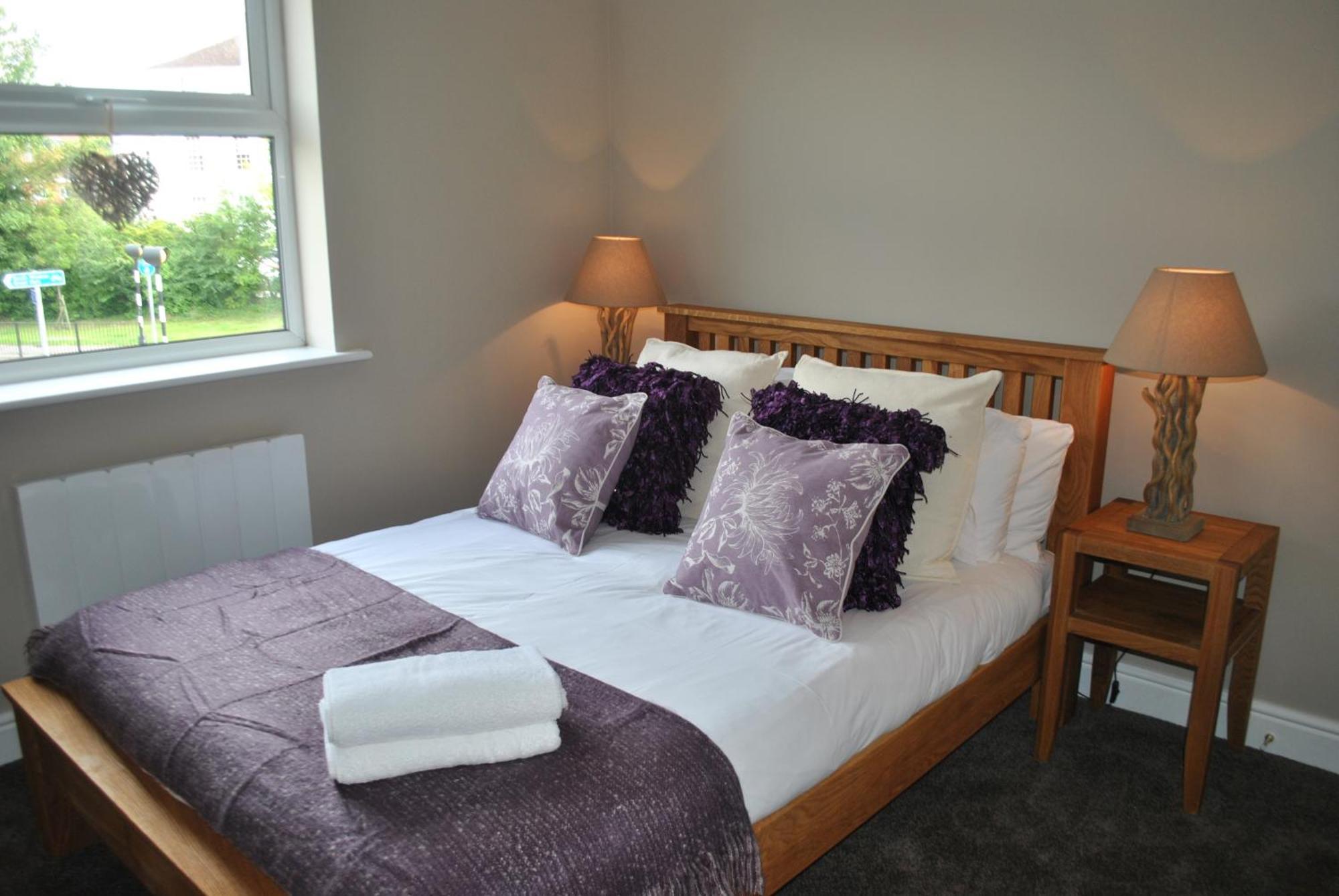 Lord Raglan House Apartments 2Br With Parking ウィンザー エクステリア 写真